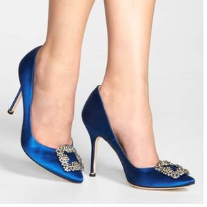 Manolo blahnik hangisi heel
